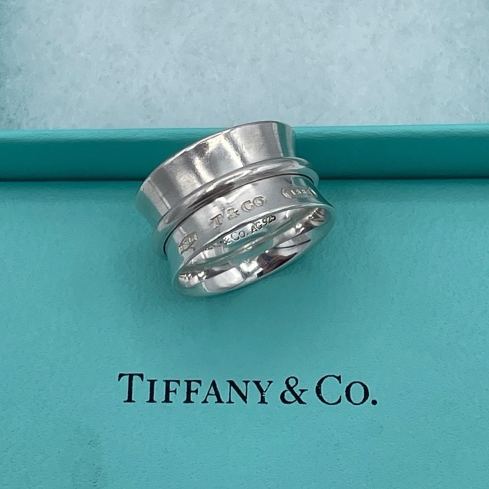 Tiffany & Co. Vtg Round Wide concave band with belt ring